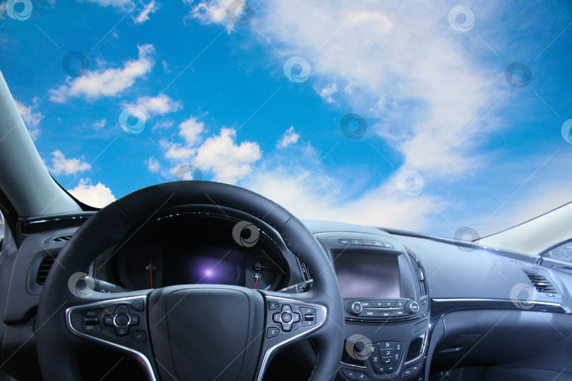 Скачать красивое небо из автомобильного салона фотосток Ozero