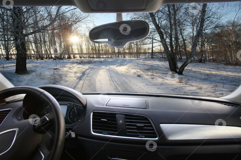Скачать зимний пейзаж из салона автомобиля фотосток Ozero
