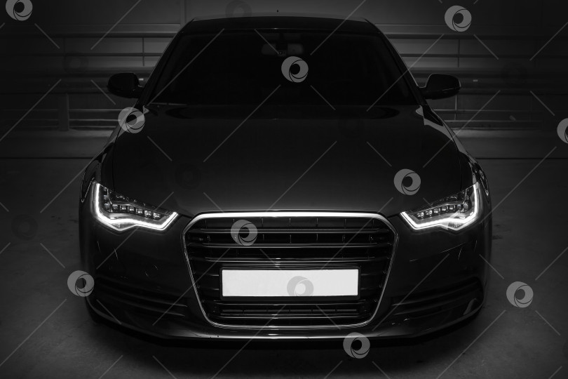 Скачать черный мощный спортивный автомобиль фотосток Ozero
