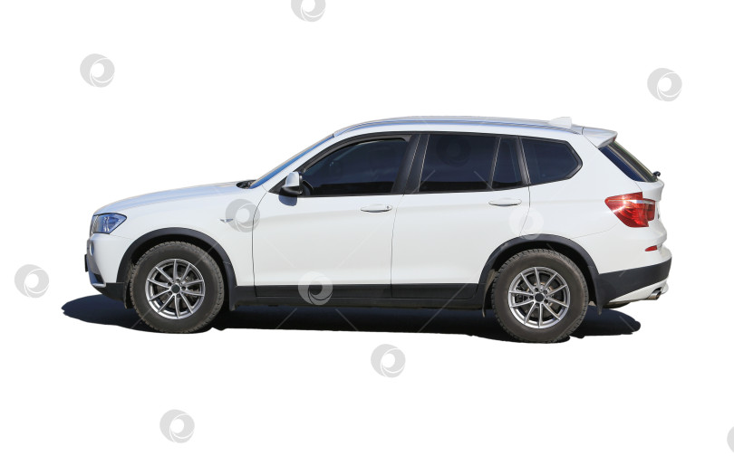 Скачать белый автомобиль, выделяющийся на белом фоне фотосток Ozero