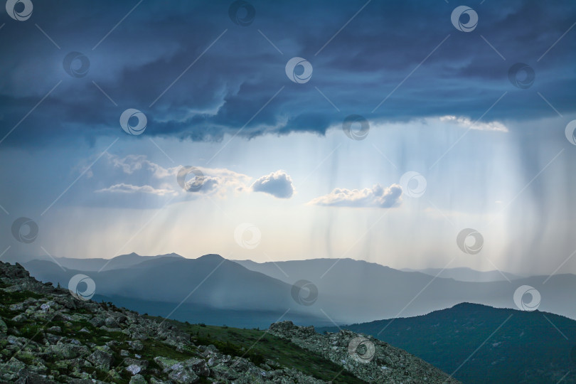 Скачать гроза и дождь в горах фотосток Ozero