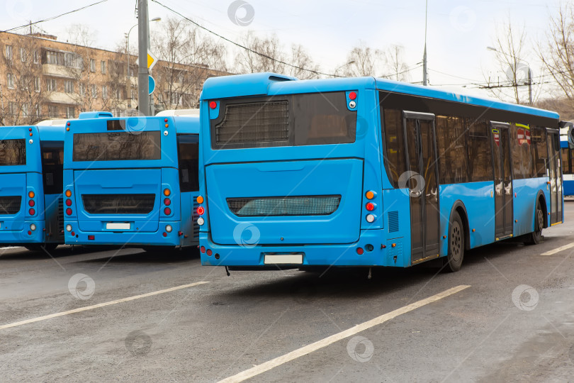 Скачать городские автобусы на стоянке фотосток Ozero