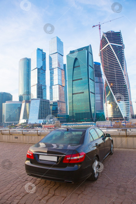 Скачать автомобиль на фоне московского делового центра фотосток Ozero