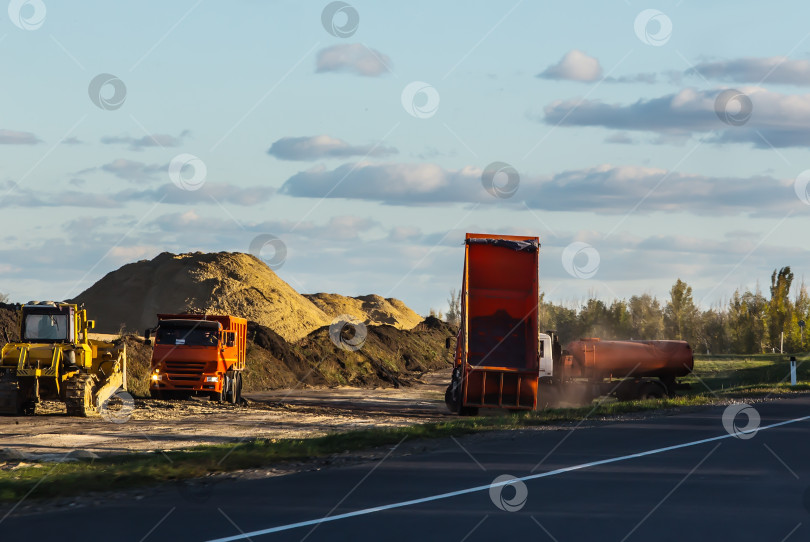 Скачать дорожная техника и транспортные средства фотосток Ozero