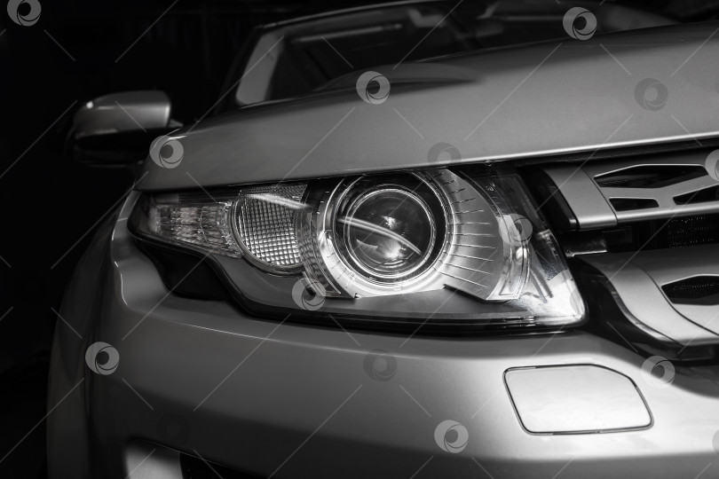 Скачать фара престижного автомобиля крупным планом фотосток Ozero