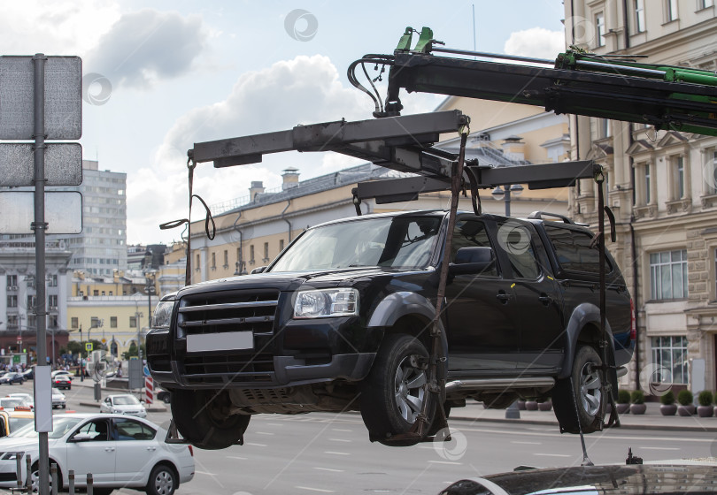 Скачать Автомобиль эвакуировали за парковку в запрещенном месте фотосток Ozero
