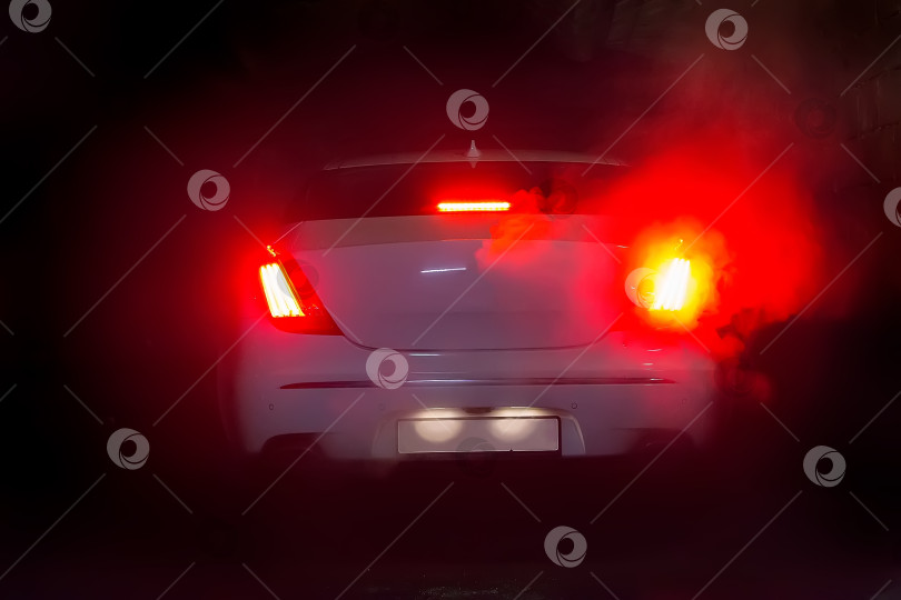 Скачать автомобили ночью в холодную погоду фотосток Ozero