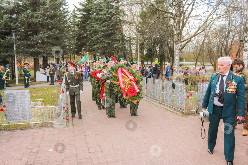 Скачать Группы с венками для вручения. фотосток Ozero