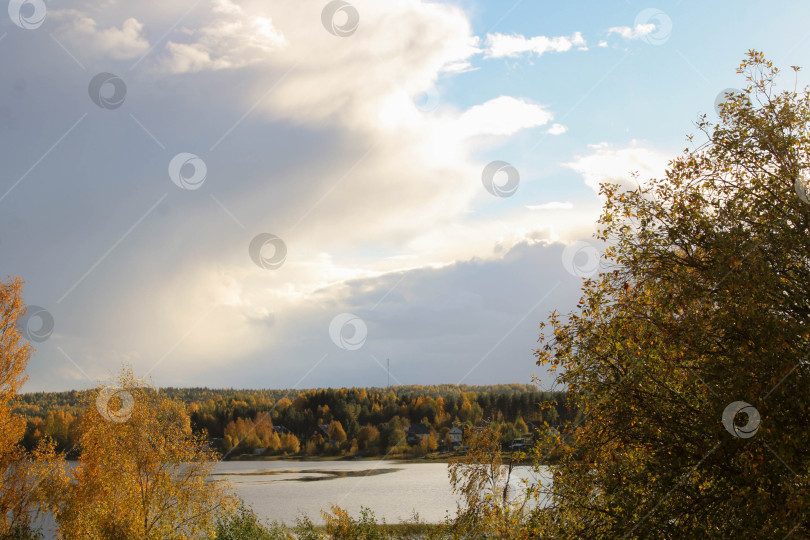 Скачать Осенний пейзаж с озером фотосток Ozero