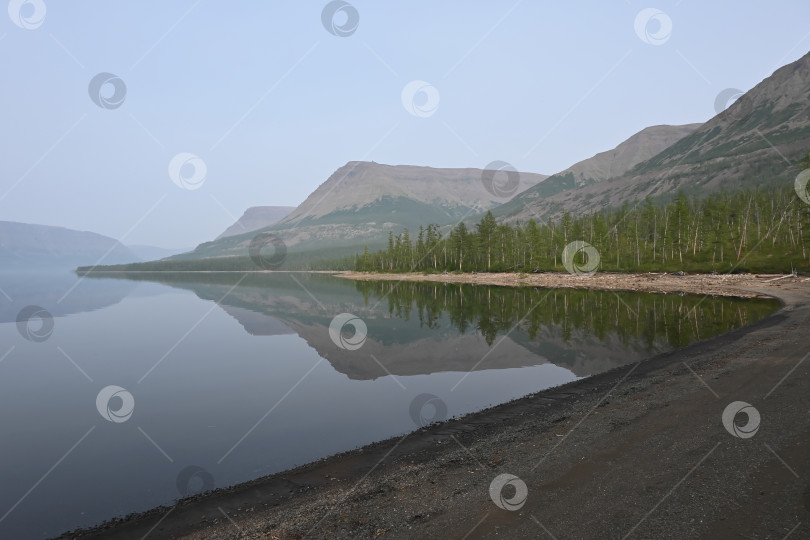 Скачать Плато Путорана. Туман над горным озером. фотосток Ozero
