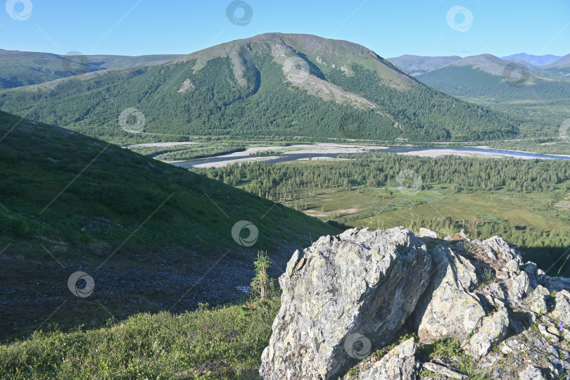 Скачать Горный пейзаж. фотосток Ozero