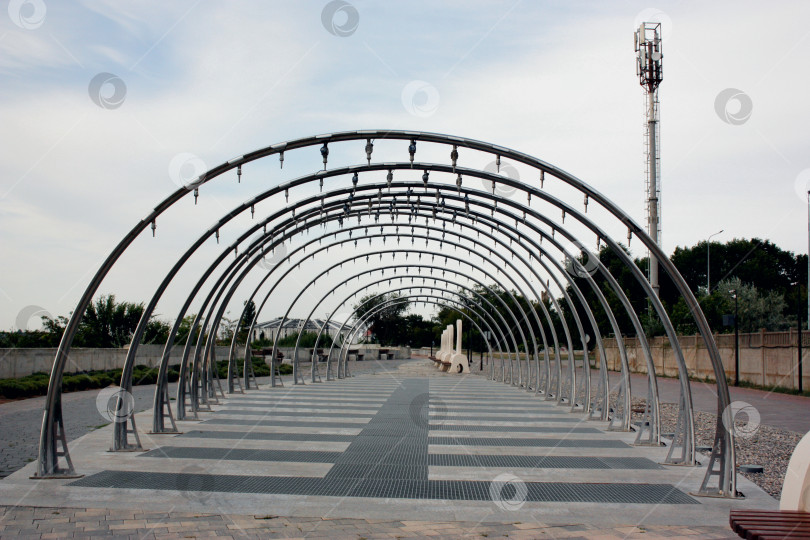 Скачать Арка в городе Саки фотосток Ozero