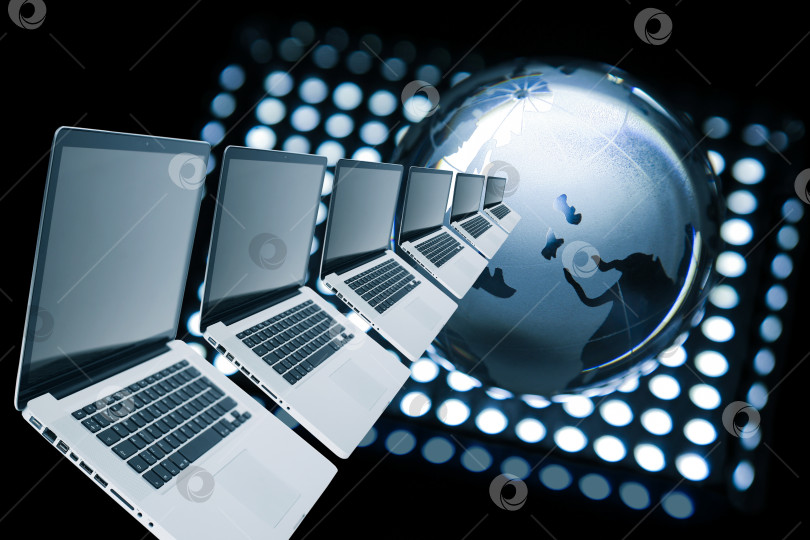 Скачать ноутбуки row и globe фотосток Ozero