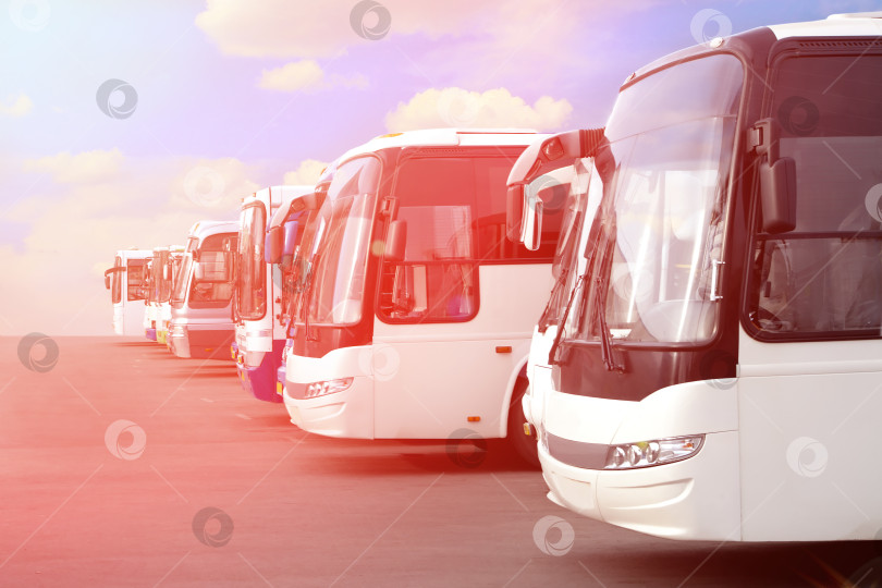 Скачать туристические автобусы на стоянке фотосток Ozero