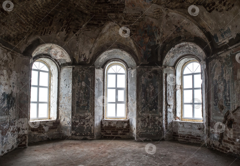 Скачать старый разрушенный храм фотосток Ozero