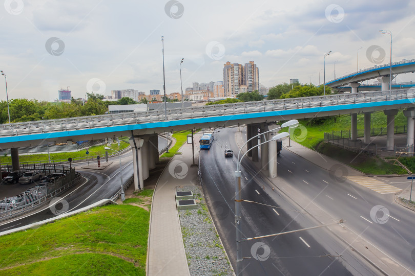 Скачать Многоуровневая транспортная развязка в центре города фотосток Ozero
