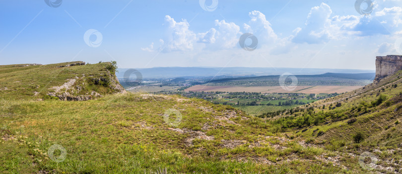 Скачать Крым, Белая скала в яркий солнечный летний день. фотосток Ozero