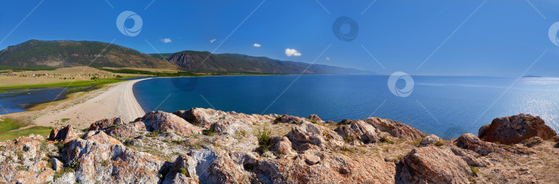 Скачать Озеро Байкал в солнечный летний день. фотосток Ozero