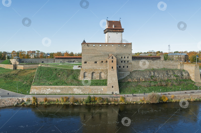 Скачать Замок Германа на берегу моря фотосток Ozero