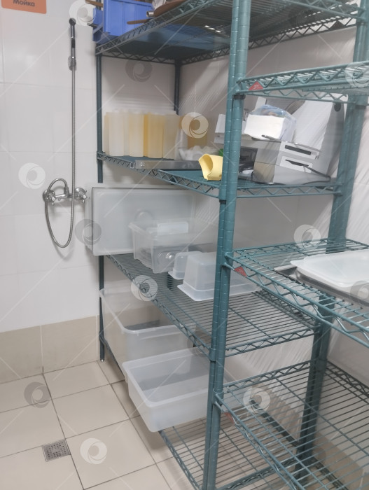 Скачать стеллаж для сушки оборудования в общепите, кафе, пиццерии фотосток Ozero