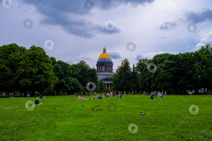 Скачать Панорамный вид на Исаакиевский собор с полей Александровского сада фотосток Ozero