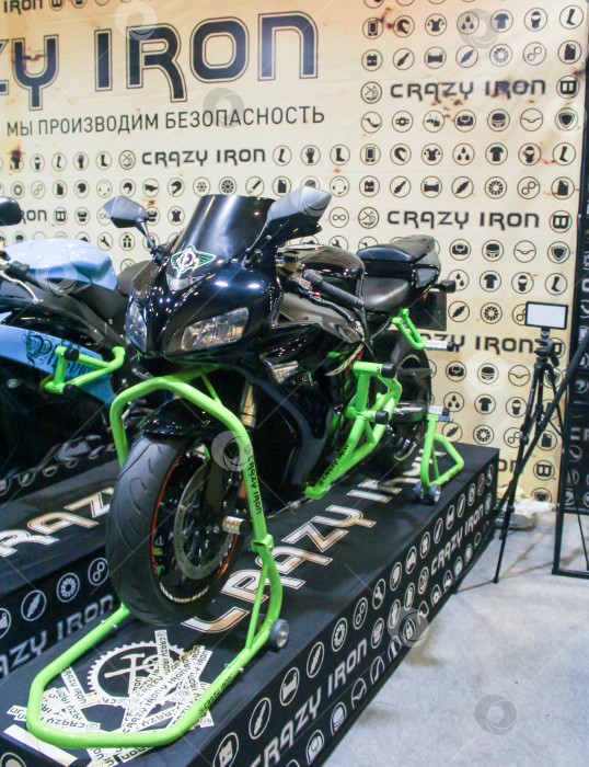 Скачать Спортивный гоночный мотоцикл-байк. фотосток Ozero
