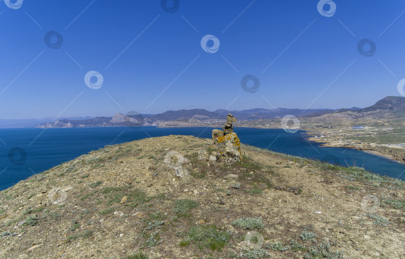 Скачать Вид с вершины прибрежной горы на побережье Черного моря. фотосток Ozero