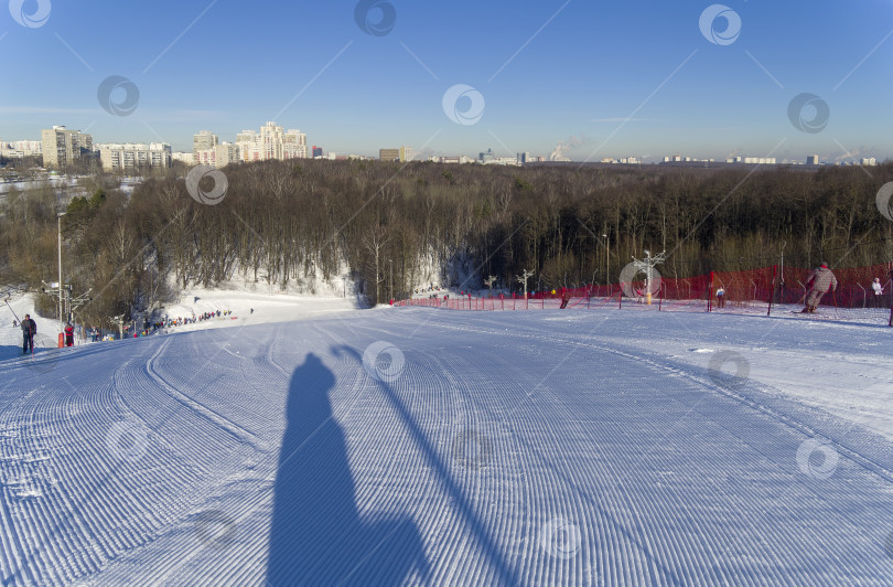 Скачать Небольшой горнолыжный склон на окраине Москвы. фотосток Ozero