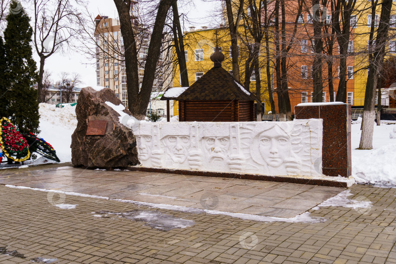 Скачать Памятник Воронежскому добровольческому коммунистическому стрелковому полку фотосток Ozero