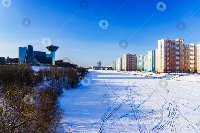Скачать Пейзаж. Вид на Москва-реку с Павшинского моста. Красногорск фотосток Ozero