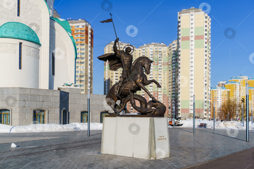 Скачать Скульптура Георгия Победоносца у Никольского храма. Красногорск фотосток Ozero