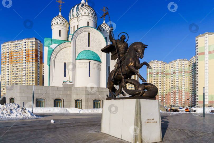 Скачать Скульптура Георгия Победоносца у Никольского храма. Красногорск фотосток Ozero