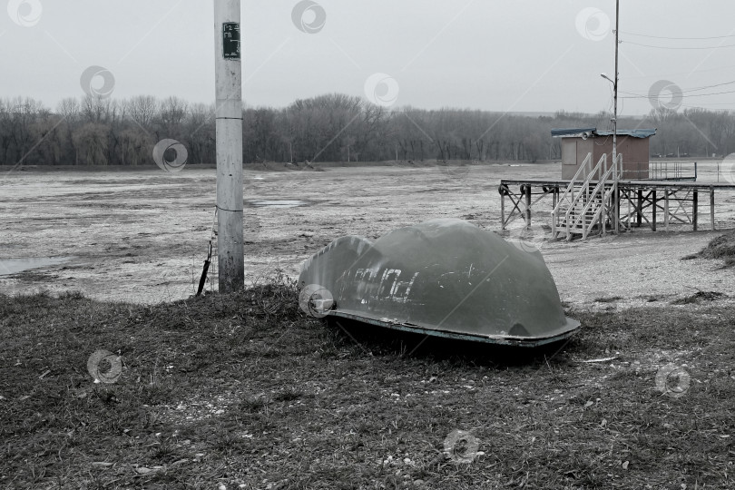 Скачать Зимний пейзаж с лодкой фотосток Ozero