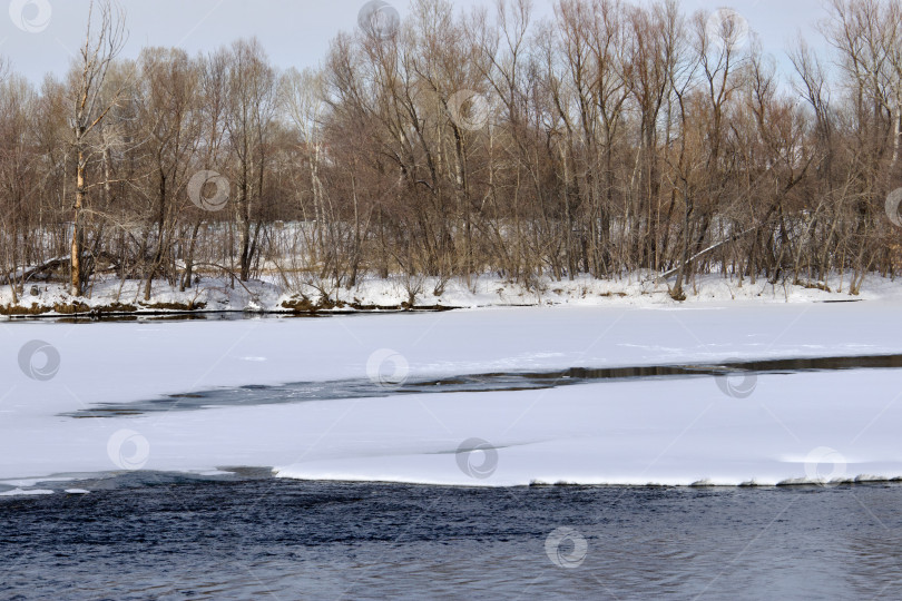 Скачать Вид на реку Иртыш в Усть Каменогорске фотосток Ozero