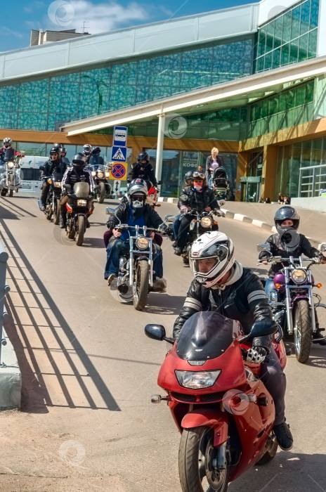 Скачать УЛЬЯНОВСК, РОССИЯ - открытие мотосезона 30 апреля 2016 года. Ежегодная встреча и парад любителей мотоциклов. фотосток Ozero