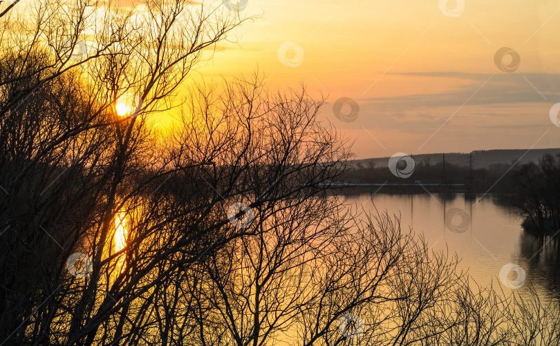 Скачать Закат на реке Свияга. фотосток Ozero