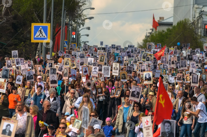 Скачать Парад в День Победы 9 мая 2016 года. Бессмертный полк.  9 мая 2016 года в городе Ульяновске, Россия. фотосток Ozero