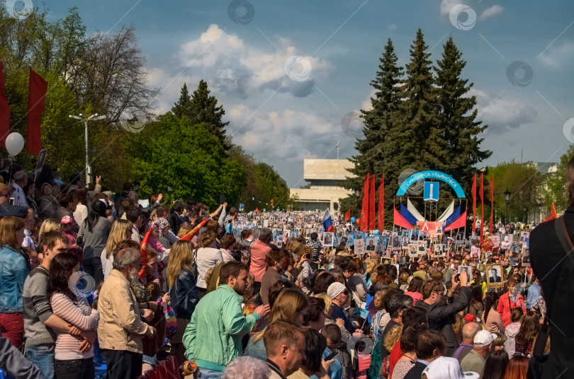 Скачать Парад в День Победы 9 мая 2016 года. Бессмертный полк.  9 мая 2016 года в городе Ульяновске, Россия. фотосток Ozero