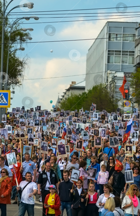 Скачать Парад в День Победы 9 мая 2016 года. Бессмертный полк.  9 мая 2016 года в городе Ульяновске, Россия. фотосток Ozero