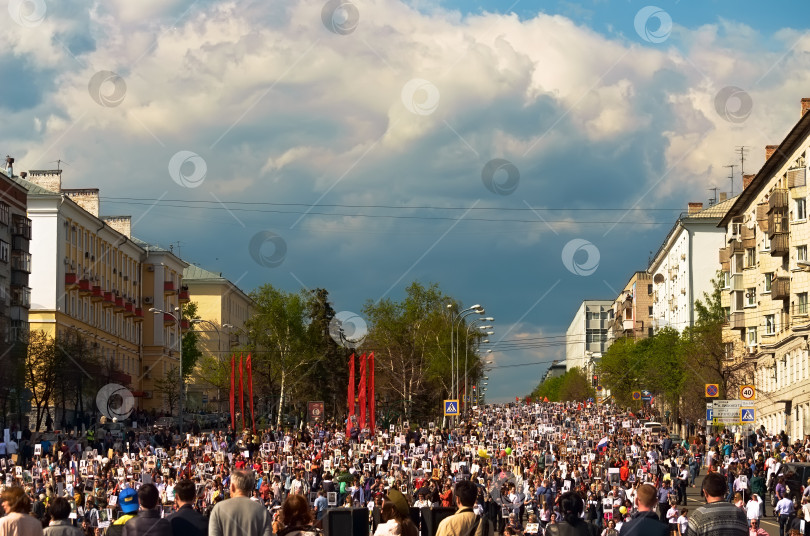 Скачать Парад в День Победы 9 мая 2016 года. Бессмертный полк.  9 мая 2016 года в городе Ульяновске, Россия. фотосток Ozero