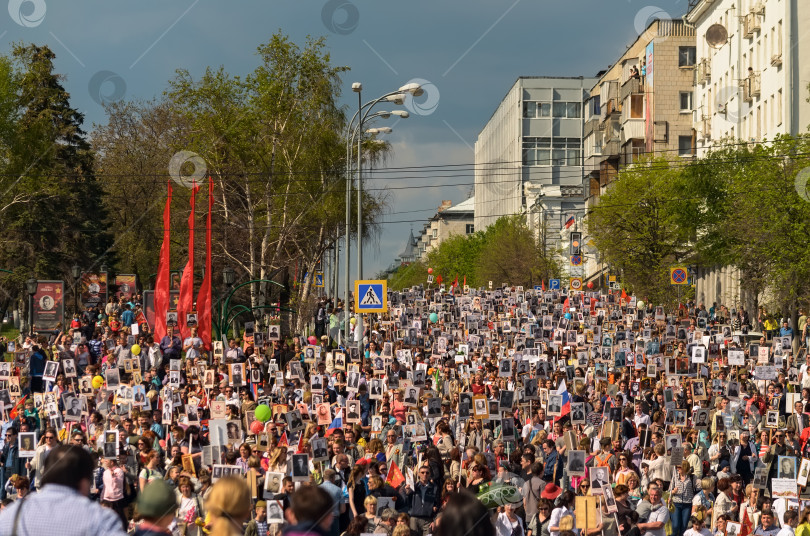 Скачать Парад в День Победы 9 мая 2016 года. Бессмертный полк.  9 мая 2016 года в городе Ульяновске, Россия. фотосток Ozero