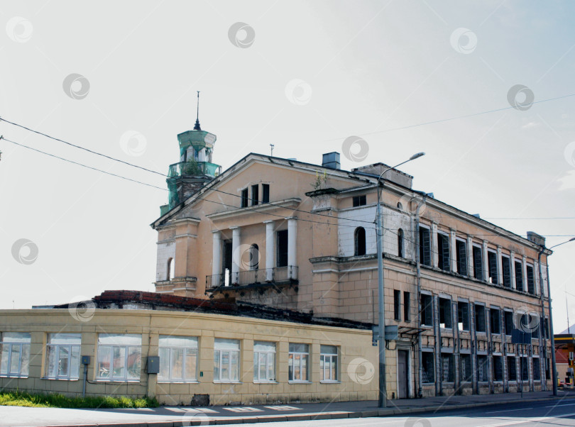 Скачать Заброшенное здание в городе фотосток Ozero