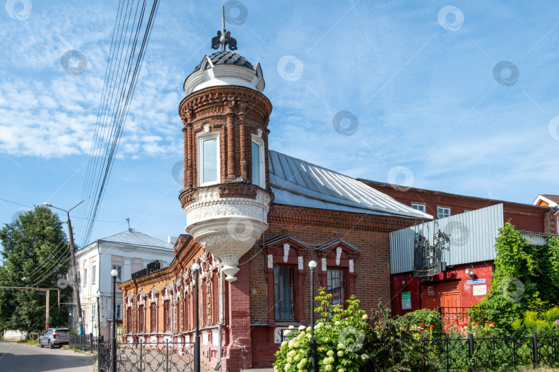 Скачать Павлово, Нижегородская область, Россия - 19.07.24. Здание завода стальных изделий Петра Щеткина в эклектичном архитектурном стиле, памятник промышленной архитектуры 19 века. фотосток Ozero