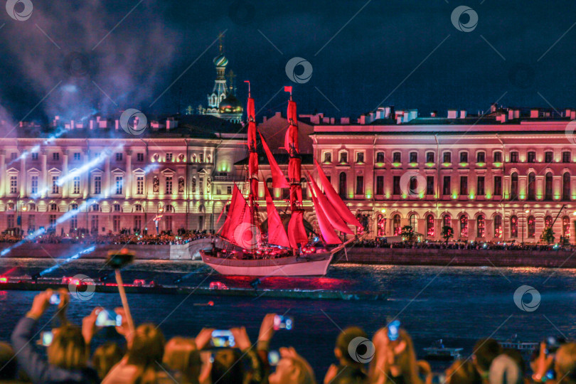 Скачать Праздник Алых парусов в Санкт-Петербурге. фотосток Ozero