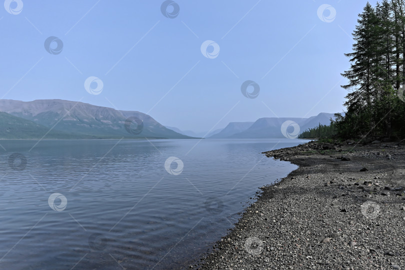 Скачать Плато Путорана, туманная дымка над озером. фотосток Ozero