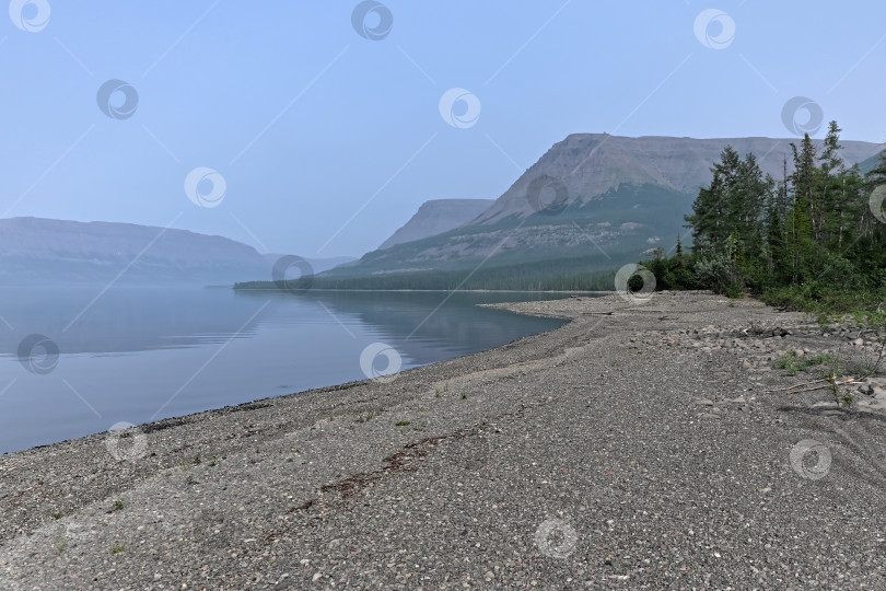 Скачать Плато Путорана, туманная дымка над озером. фотосток Ozero