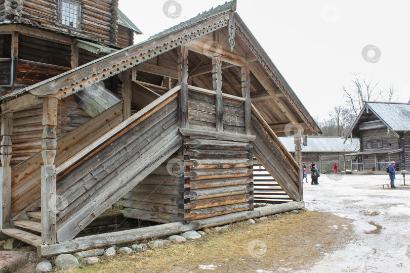 Скачать Деревянная церковная дверь. фотосток Ozero