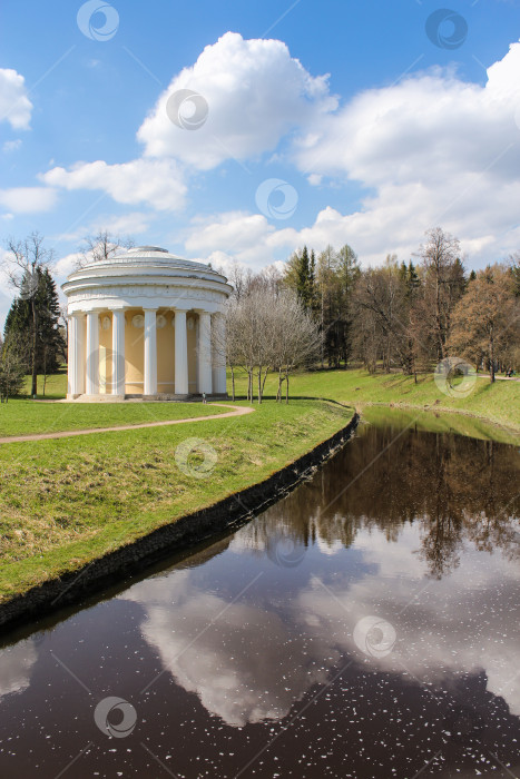 Скачать Весенний парковый пейзаж. фотосток Ozero