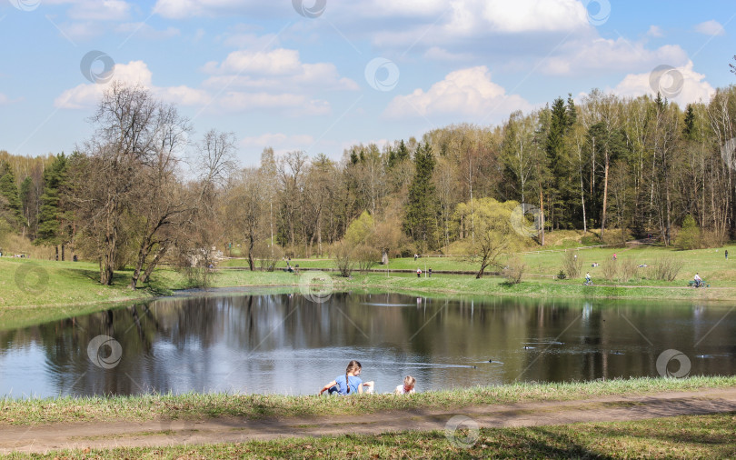 Скачать Пруд в парке. фотосток Ozero