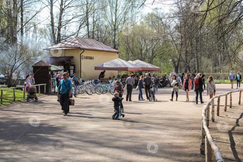 Скачать Прокат велосипедов в кафе "Славянка". фотосток Ozero